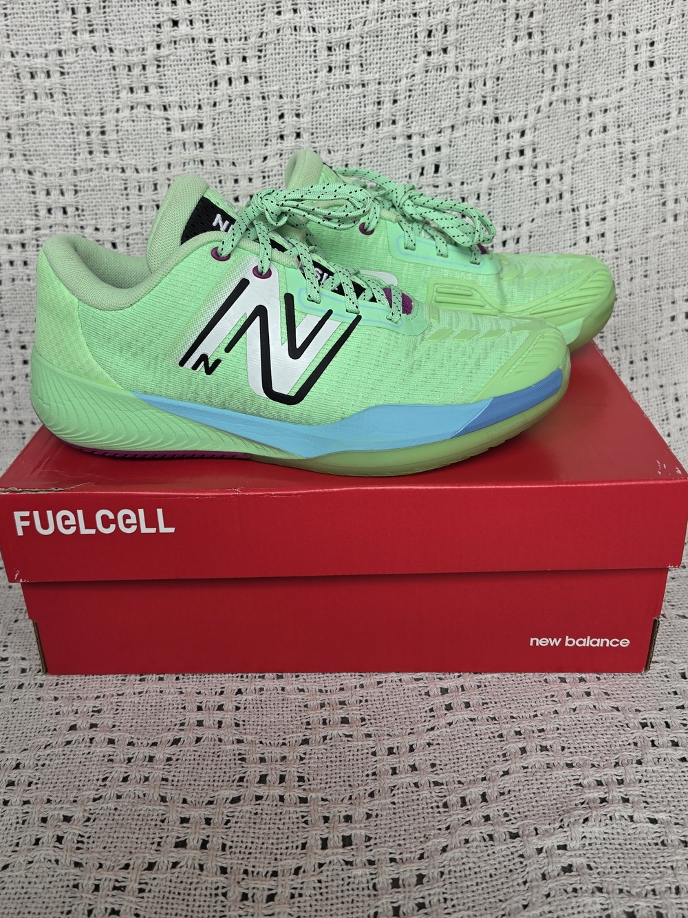 New Balance Women's 8.5 Tennis Court Shoes Pickleball FuelCell 996v5 Green/Black